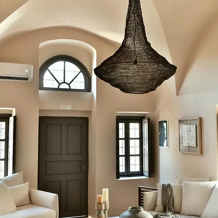 Villa Traditional Santorini - 3 Bedroom - Private Terrace And Outdoor Jacuzzi -