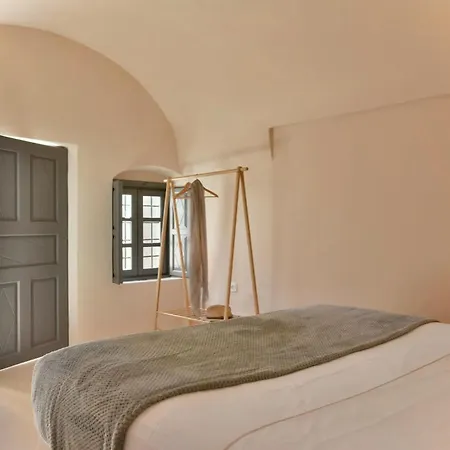 Villa Traditional Santorini - 3 Bedroom - Private Terrace And Outdoor Jacuzzi -