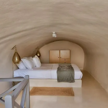 Villa Traditional Santorini - 3 Bedroom - Private Terrace And Outdoor Jacuzzi -