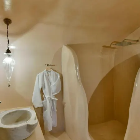 Traditional Santorini - 3 Bedroom - Private Terrace And Outdoor Jacuzzi - * Oia (Santorini)