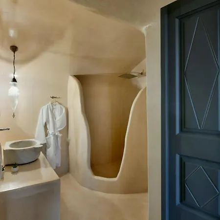 Villa Traditional Santorini - 3 Bedroom - Private Terrace And Outdoor Jacuzzi -