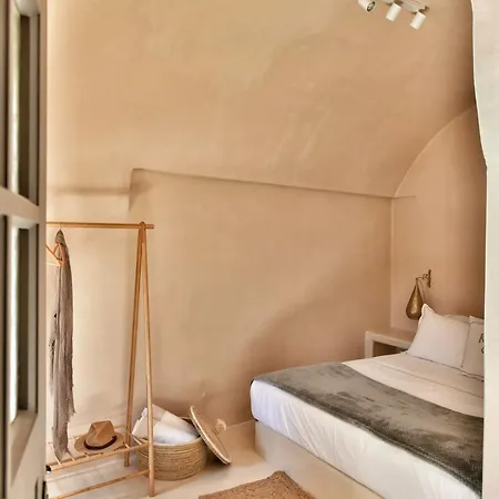 Villa Traditional Santorini - 3 Bedroom - Private Terrace And Outdoor Jacuzzi - *