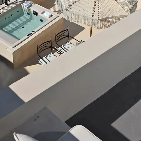Traditional Santorini - 3 Bedroom - Private Terrace And Outdoor Jacuzzi - * Oia (Santorini)