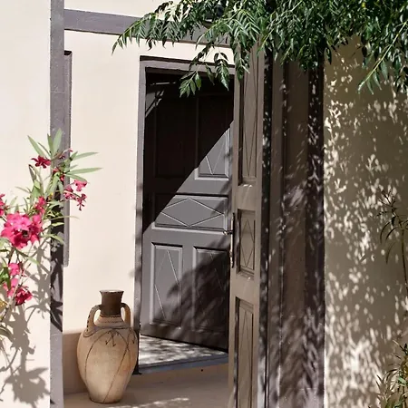 Villa Traditional Santorini - 3 Bedroom - Private Terrace And Outdoor Jacuzzi -
