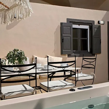 Traditional Santorini - 3 Bedroom - Private Terrace And Outdoor Jacuzzi - *