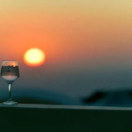 Traditional Santorini - 3 Bedroom - Private Terrace And Outdoor Jacuzzi - * Οία