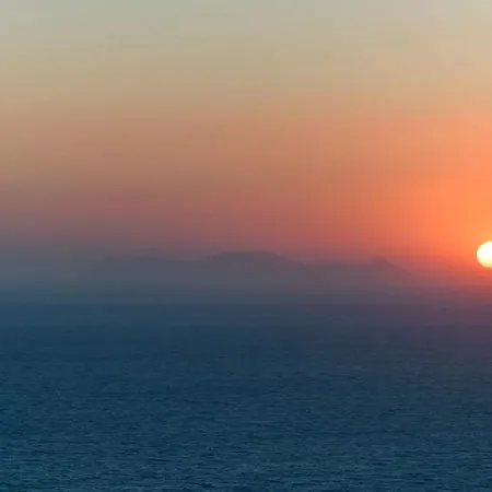 Traditional Santorini - 3 Bedroom - Private Terrace And Outdoor Jacuzzi - Οία