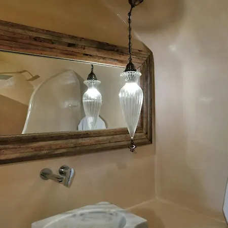 Traditional Santorini - 3 Bedroom - Private Terrace And Outdoor Jacuzzi - Οία
